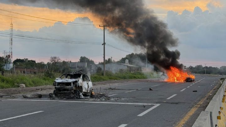 Vecinos que bloquearon la Celaya-Juventino, también incendiaron y robaron vehículos como protesta