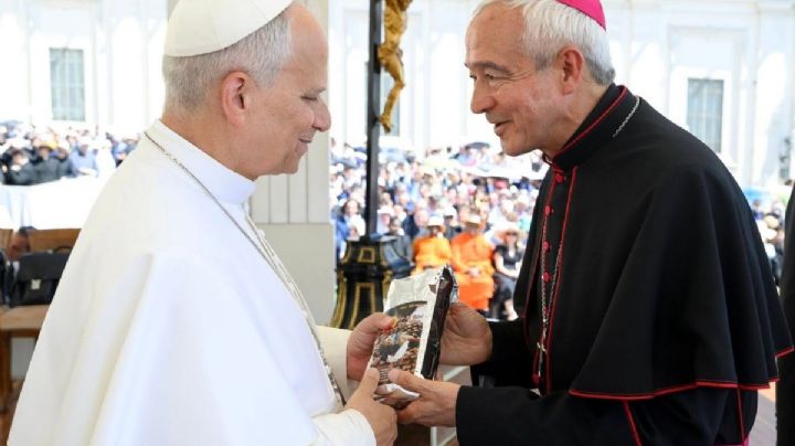 Arzobispo Jorge Patrón Wong de Xalapa, entrega café veracruzano al Papa León XIV