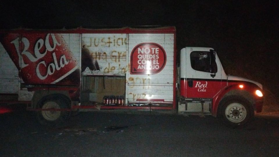 Al intervenir, las autoridades hallaron a los menores dentro de los compartimientos destinados al producto, procediendo a su traslado inmediato en ambulancia a una clínica particular.