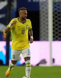 Foto descriptiva de: Brasil sonríe por partida doble: liderato y el regreso de Neymar