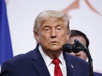 Trump amenaza con romper diálogo si Irán cobra por transitar Ormuz