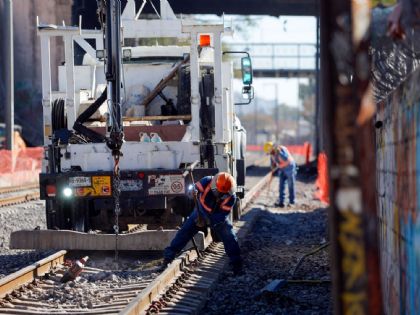 Regresa empresa a obra del tren México-Querétaro, a 12 años de perder licitación