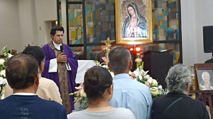 Alertan por sacerdote excomulgado oficiando misas en funerarias de León