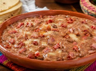 ¿Cómo preparar unos frijoles puercos estilo Sinaloa?