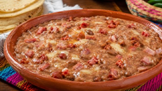 ¿Cómo preparar unos frijoles puercos estilo Sinaloa?
