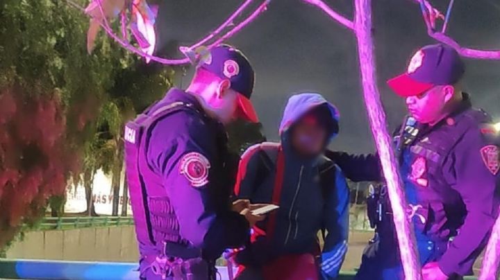 Joven intenta lanzarse de puente en Álvaro Obregón; policías lo rescatan