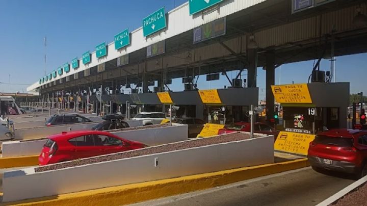 Motociclistas se saltan caseta de la autopista México-Pachuca, casi derrapan | VIDEO