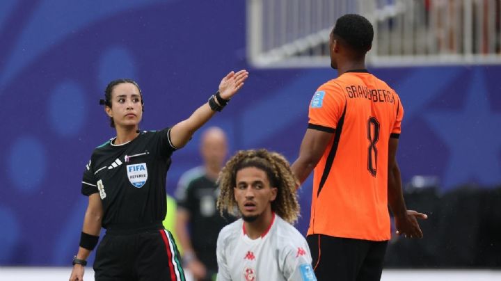Katia Itzel hace historia al debutar como árbitra central en el Mundial 2026