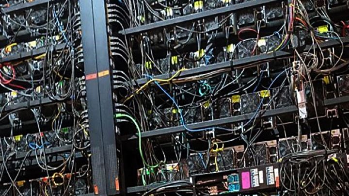 “Huachicol eléctrico”: disidencia del SME denuncia a Martín Esparza ante la FGE