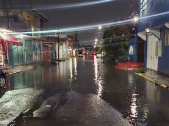 Lluvias e inundaciones alertan en "zona cero" de Chalco