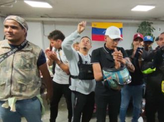 Venezolanos llevan apoyos en CDMX para afectados por sismos: "Todo sea por una causa"