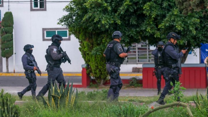 Liberan a familia de Tecámac que pasó más de 20 horas como rehenes de un hombre armado