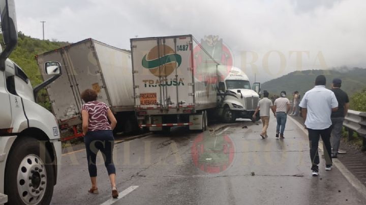 Carga vehicular en la autopista Orizaba-Puebla por choque entre tractocamiones hoy 27 de junio