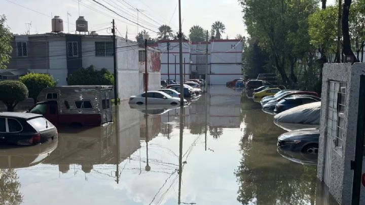 Inundación en Tlalnepantla deja más de mil 600 familias afectadas; bomberos rescatan vecinos