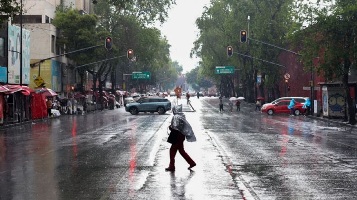 Lluvias en CDMX causan inundaciones en Insurgentes Sur e interrumpen servicio del Cablebús
