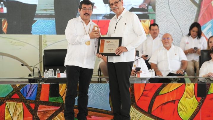 En homenaje solemne reconoce la UAT trayectoria de 215 docentes