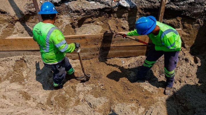 Grupo MAS atiende socavón que se formó detrás de Divertiplaza en Veracruz tras lluvias