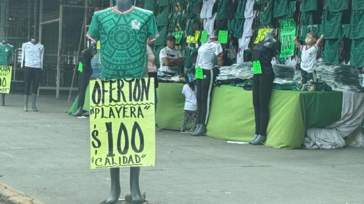 Campeones mundiales en piratería: playeras de la Selección Mexicana a 100 pesos