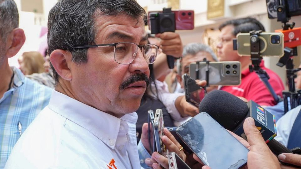 Dámaso Anaya Alvarado, informó que desde la semana pasada utilizan drones para aplicar y evaluar un producto químico en las zonas del estado afectadas por la plaga