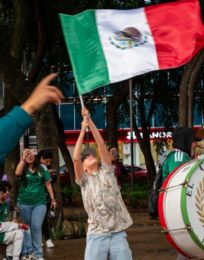 Foto descriptiva de: Ecuador presenta queja por aficionados mexicanos antes del partido contra México