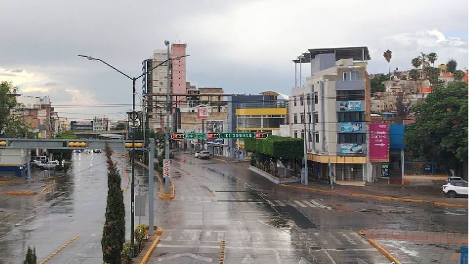 León amaneció hoy con lluvia.