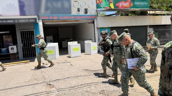 Titular de Defensa recorre Culiacán en medio de nuevo repunte de violencia en Sinaloa
