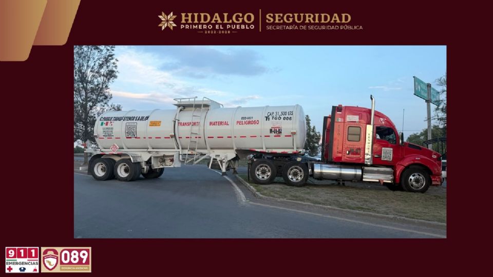 Tras un despliegue policial que culminó cerca de la autopista México-Pachuca, autoridades lograron asegurar un arma de fuego y recuperar un tractocamión cargado de hidrocarburo.