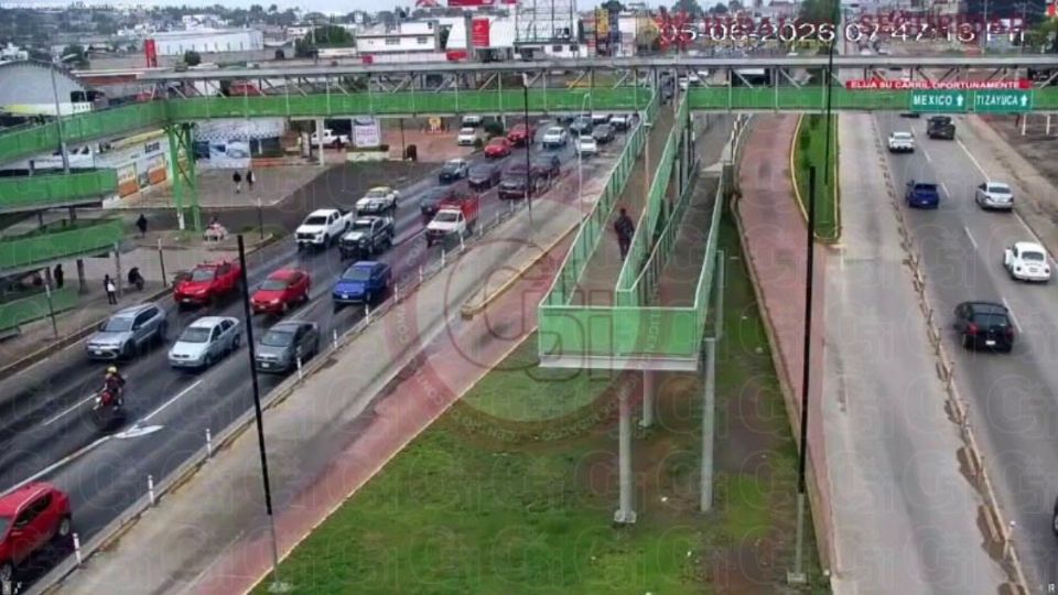 La presencia de servicios de emergencia y las obras de reconstrucción generan carga vehicular en ambos sentidos; autoridades reportan avance lento en diversas zonas del acceso.