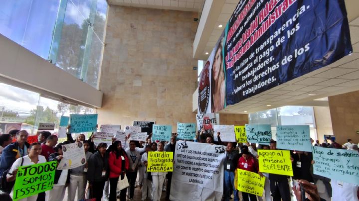Trabajadores del ISSSTE en Pachuca mantienen protesta; destitución de administradora no es negociable