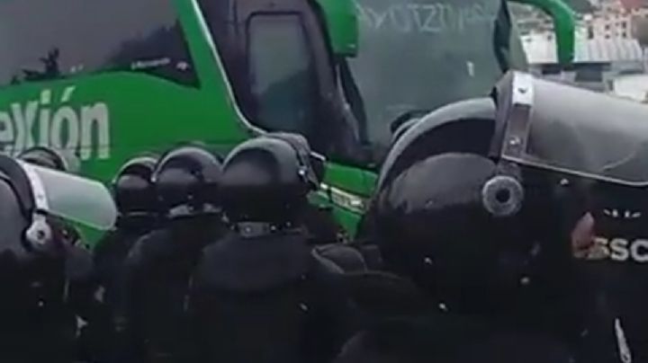 Bloqueo en la México-Cuernavaca: normalistas de Ayotzinapa toman la caseta de Tlalpan