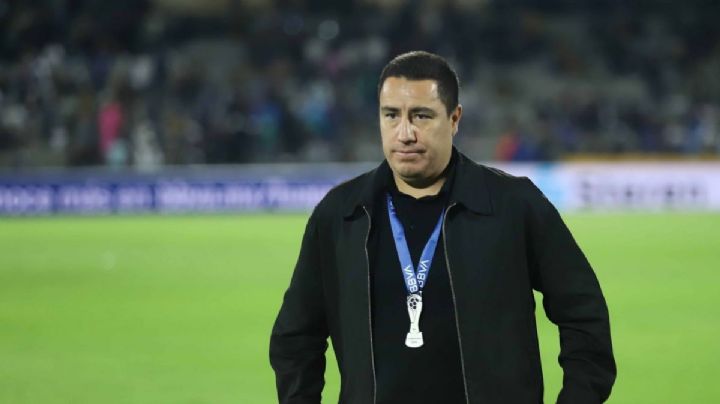 Pumas hace oficial la salida de Efraín Juárez como su director técnico