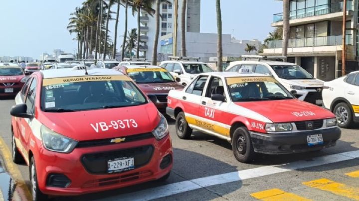 “No da para vivir”: a un año del tarifario oficial, taxistas de Veracruz siguen sin aplicarlo