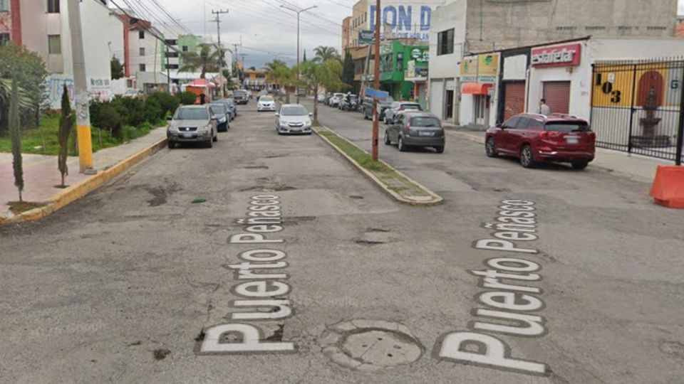 La calle presenta una crisis de baches y grietas