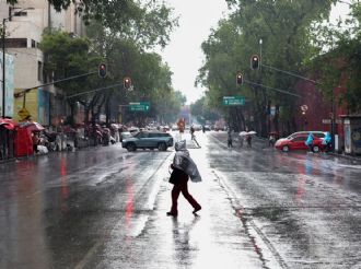 Lluvias en CDMX provocan retrasos en el Metro y complican movilidad en 11 alcaldías