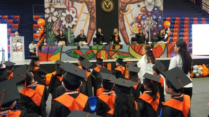Celebra Familia UAT graduación de niñas y niños de los CENDI y CDIN