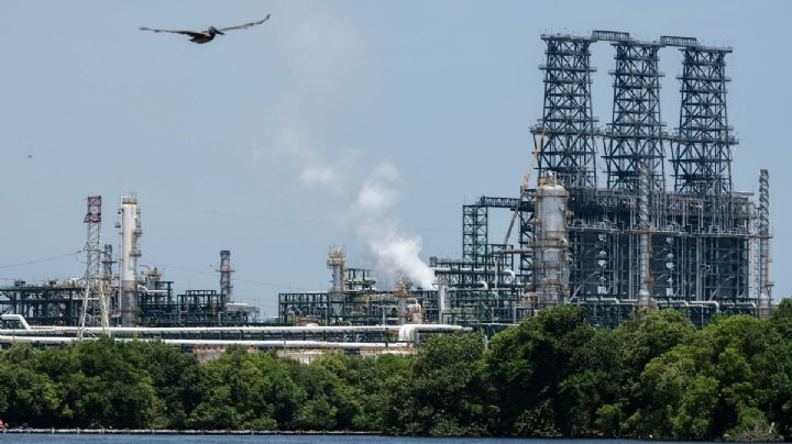 Refinería Dps Bocas: incendios, fallas y baja producción marcan el primer año de operación