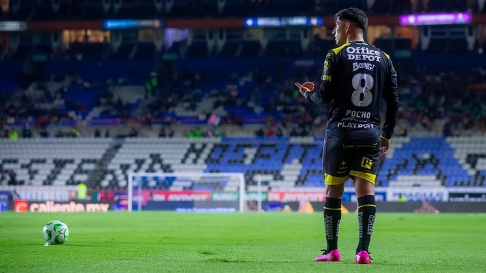 El jugador portó los dorsales 5 y 6, y más recientemente el 8 también, con los Tuzos