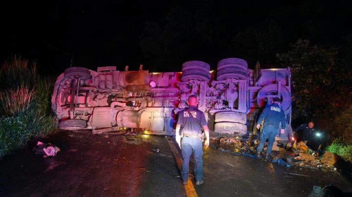 Vuelca camión de cervezas en la México-Tampico; hay afectaciones rumbo a Tlanchinol