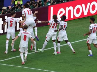 Con sacrificio y resiliencia, Inglaterra supera a la Noruega de Haaland