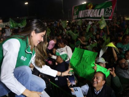 Gobernador de SLP destapa a su esposa como candidata a la gubernatura