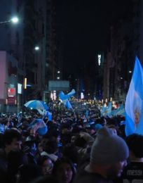 Foto descriptiva de: Festejos por el pase de Argentina a semifinales terminan con dos muertos