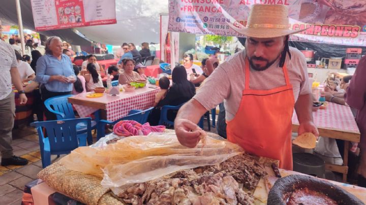 Barbacoyeros reportan aumento de ventas tras regresar feria al centro de Actopan