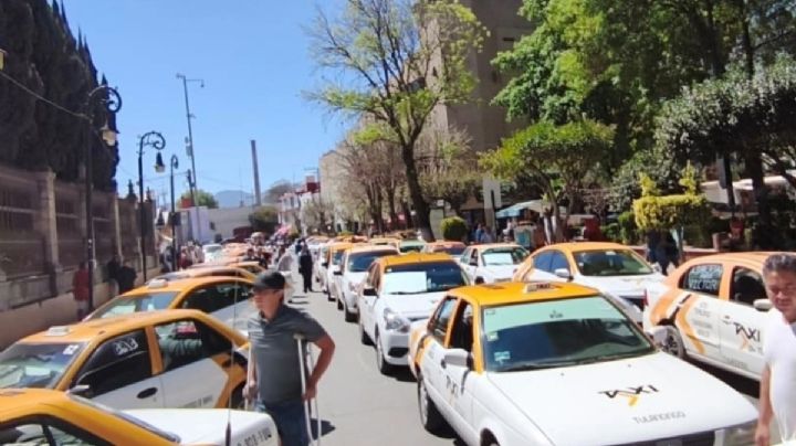 Regulación de tarifas de taxis antes de la Feria de Pachuca, afirma gobernador