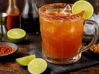 Vacaciones de verano: ¿cómo preparar una michelada estilo bar con pocos ingredientes?