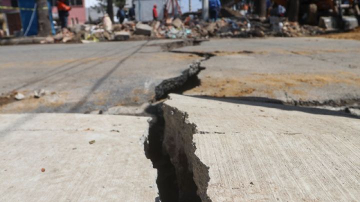 ¿Qué pasó en Iztapalapa? Se abre una grieta de 15 metros cerca del Metro Peñón Viejo