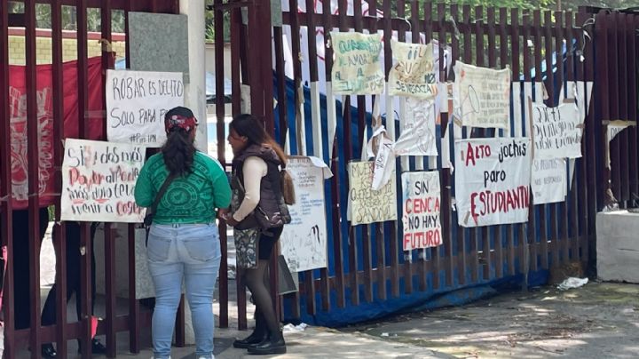 Estudiantes condicionan entrega de Canal 11; piden renuncia de Reyes Sandoval
