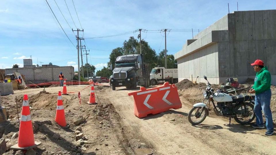Se impide el paso de camiones hacia las obras del tren