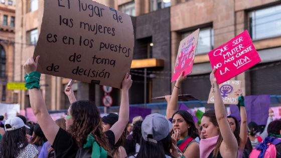 Mayoría en redes sociales rechaza el modelo “Tradewife” que acota el voto femenino