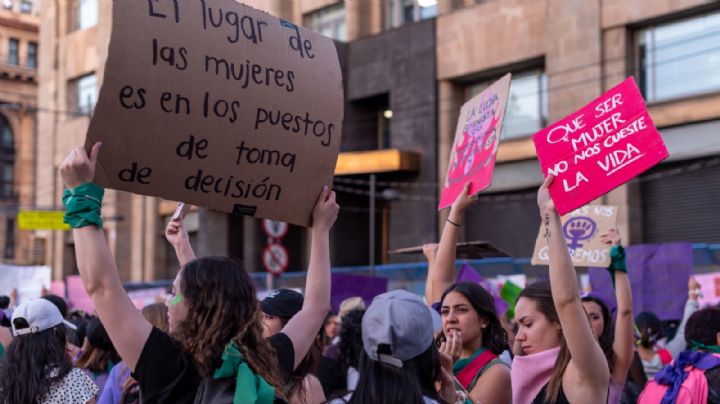 Mayoría en redes sociales rechaza el modelo “Tradewife” que acota el voto femenino