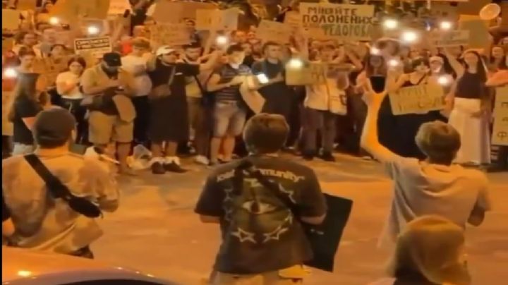 ¿Por qué miles de personas protestan en Ucrania tras la destitución del ministro de Defensa?